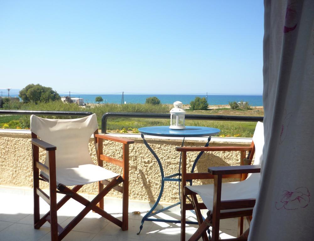 Villa Fleria Seaside Studios & Apts Gerani  Zimmer foto