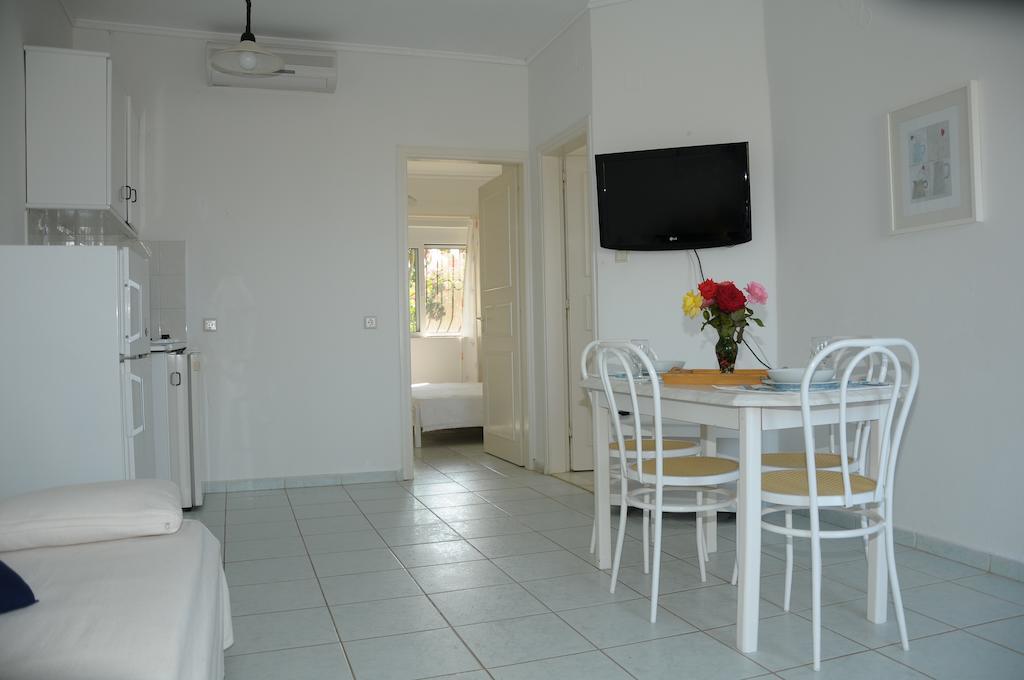Villa Fleria Seaside Studios & Apts Gerani  Zimmer foto