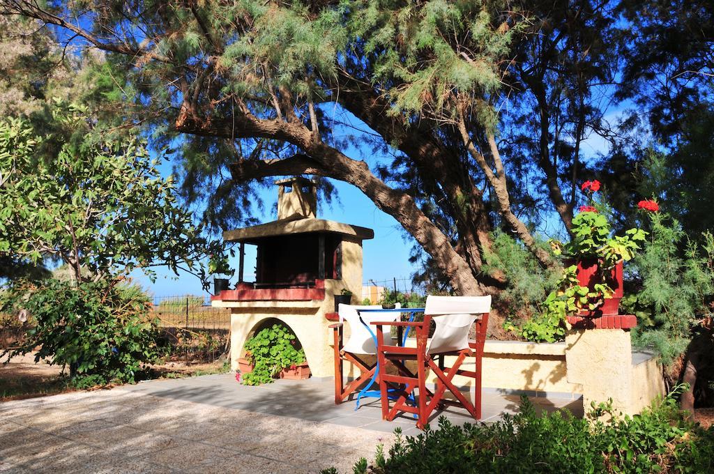Villa Fleria Seaside Studios & Apts Gerani  Exterior foto